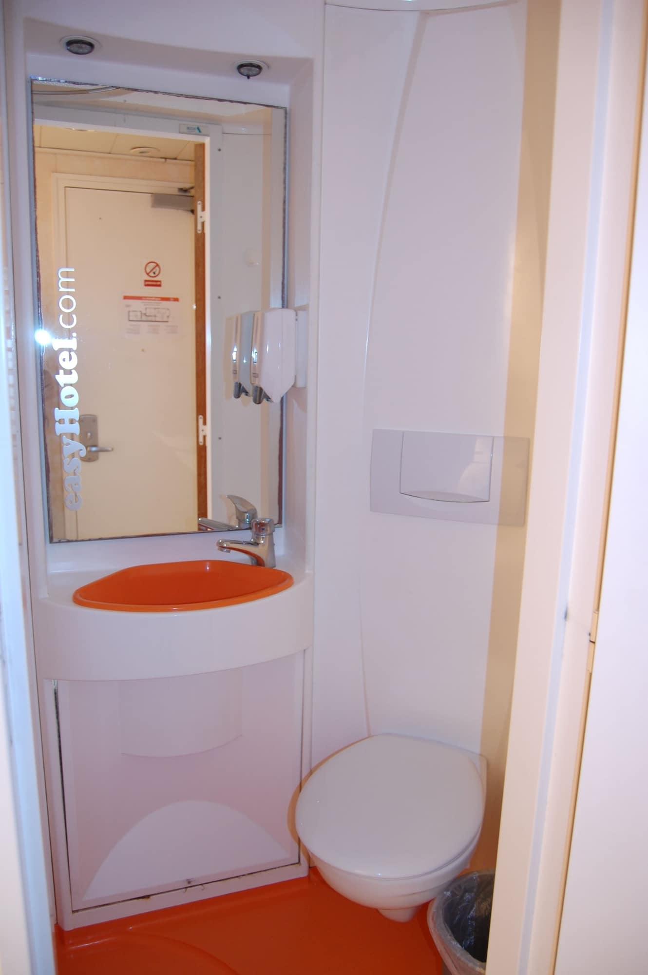 Easyhotel South Kensington London Bagian luar foto