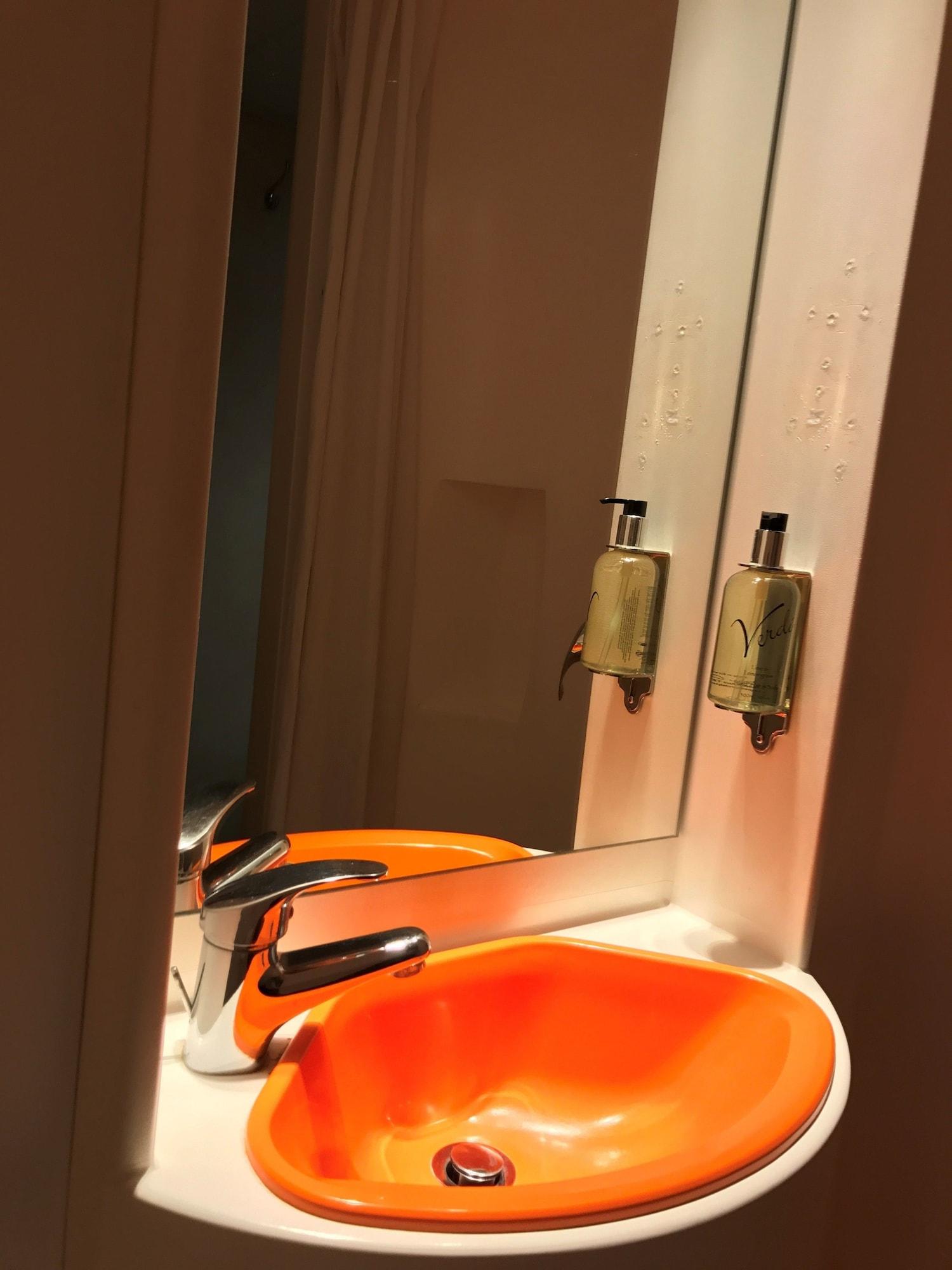 Easyhotel South Kensington London Bagian luar foto
