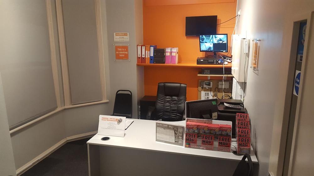 Easyhotel South Kensington London Bagian luar foto