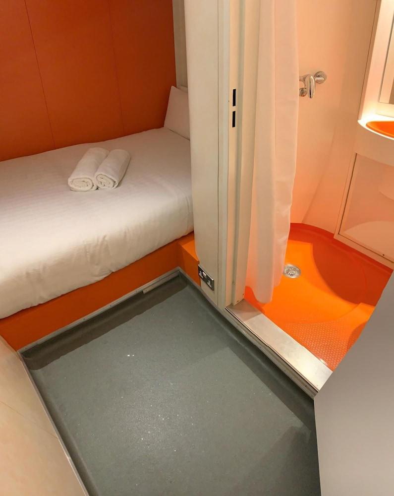 Easyhotel South Kensington London Bagian luar foto
